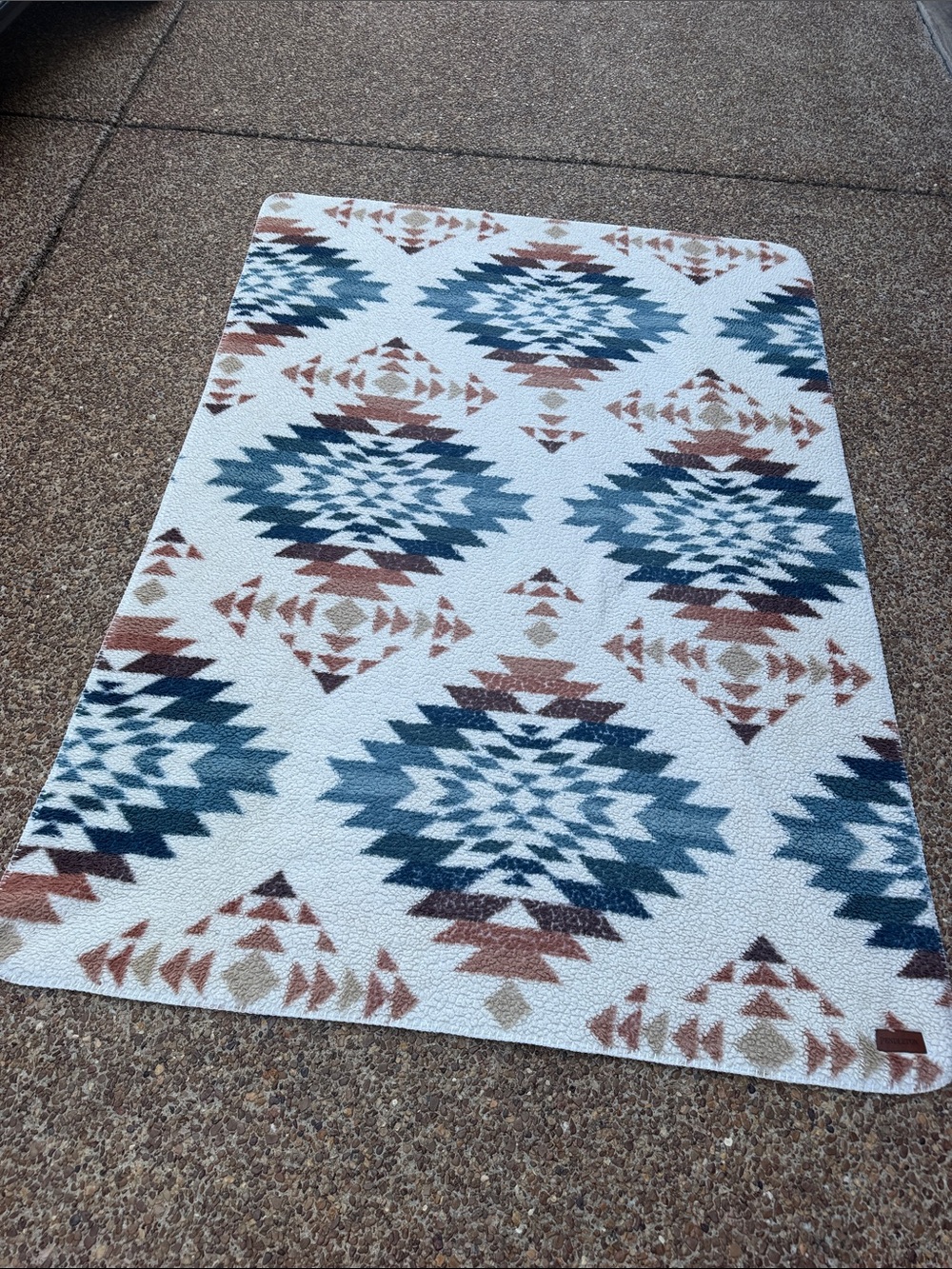 Pendleton Peak Canyon Multicolor Sherpa Throw Fleece Blanket Southwest Aztec - Picture 15 of 17